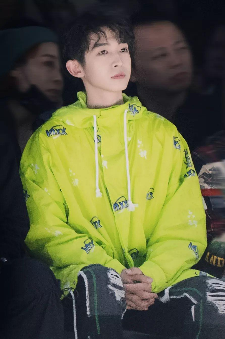 网红赚钱容易？其自身学历也并不低！